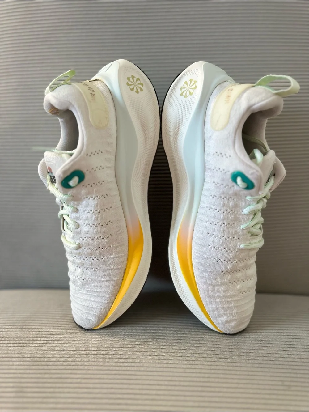 Nike Women's ReactX Infinity Run 4  'White Vapor Green' size 8
